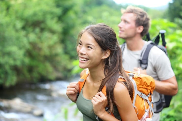 Pärchen beim Wandern © Shutterstock