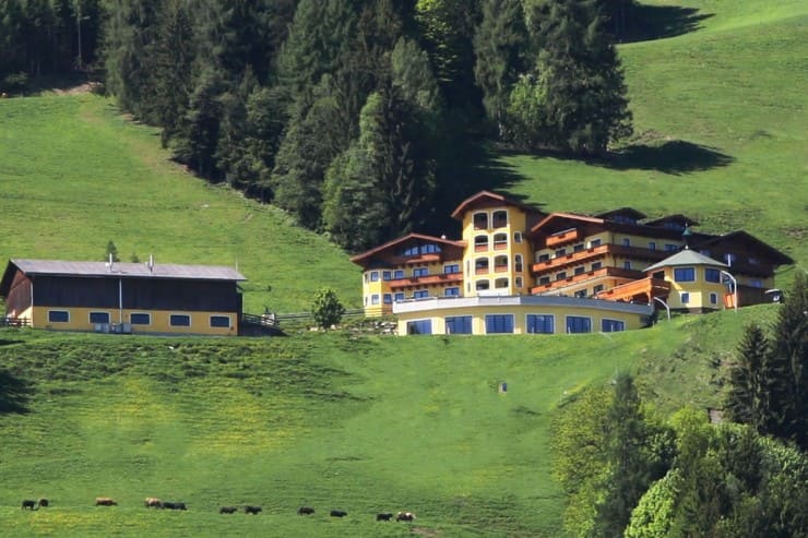 Hotel Gut Raunerhof im Sommer