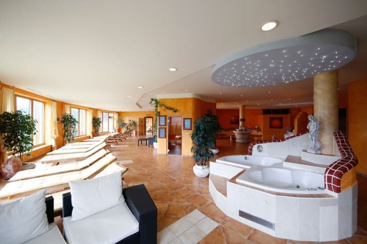 Ruheliegen im Wellnessbereich